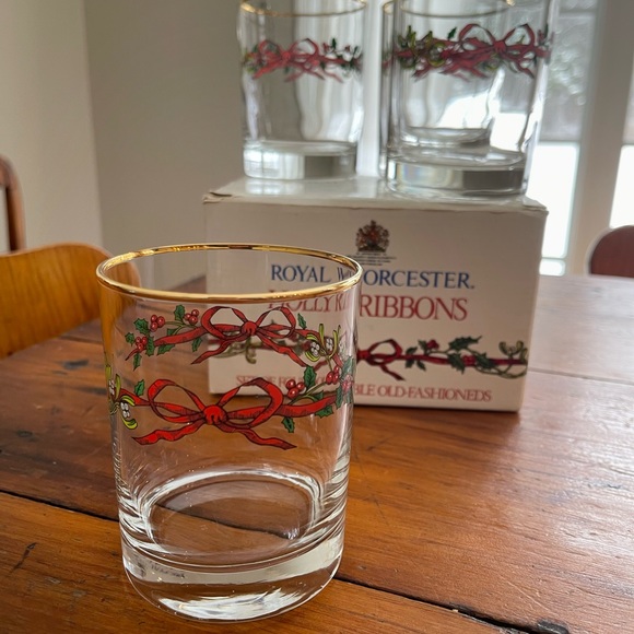 Royal Worcester - Holiday Holly Ribbons Bows - 4 Old Fashioned 4" Glasses - Picture 4 of 4